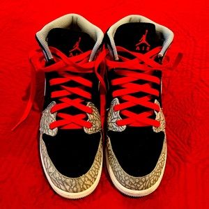 Nike Juniors Air Jordan 1 Mid SE “Elephant Print”